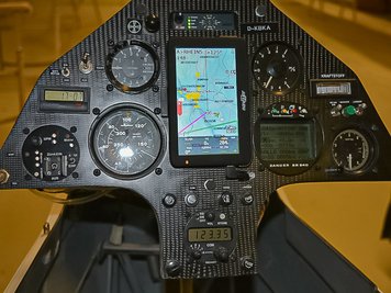 Discus bT Cockpit